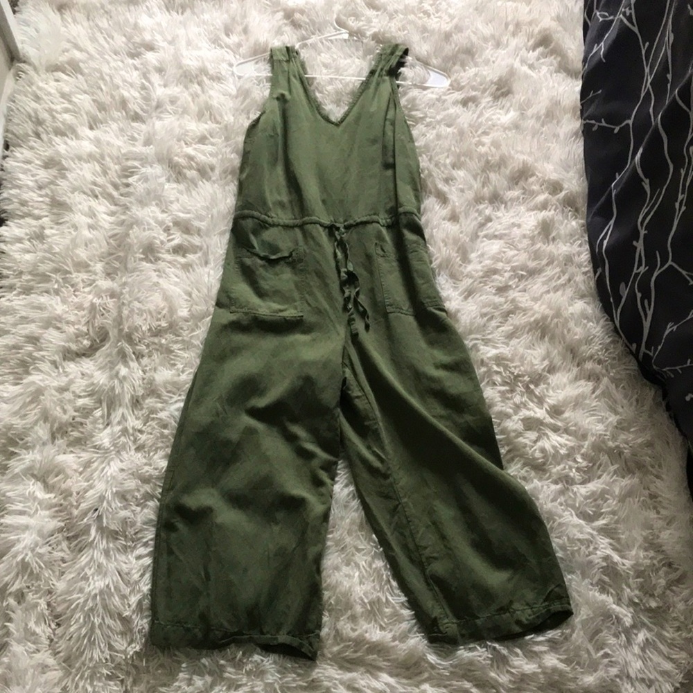 Old navy army green cropped jumpsuit. Size XS